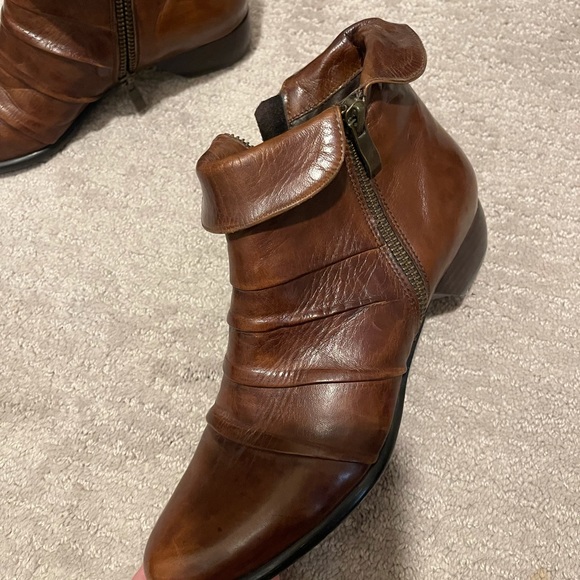 Everybody falla boots - Picture 5 of 7